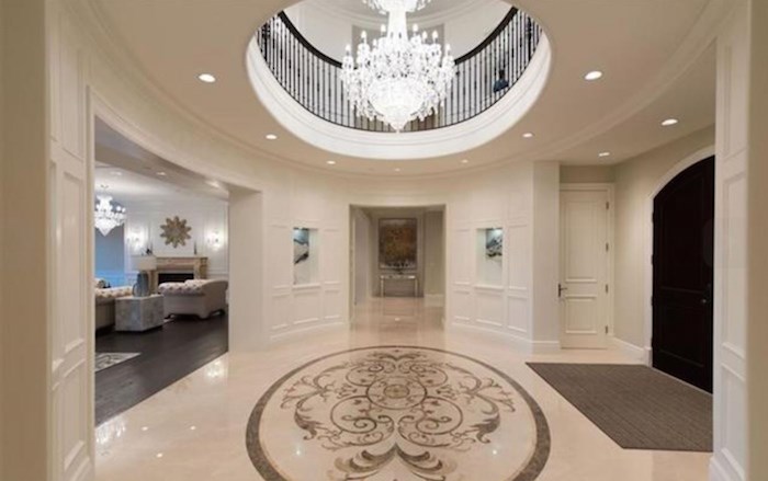  The circular lobby with gallery really gives this home a palatial fee. Listing agent: Wendy Tian