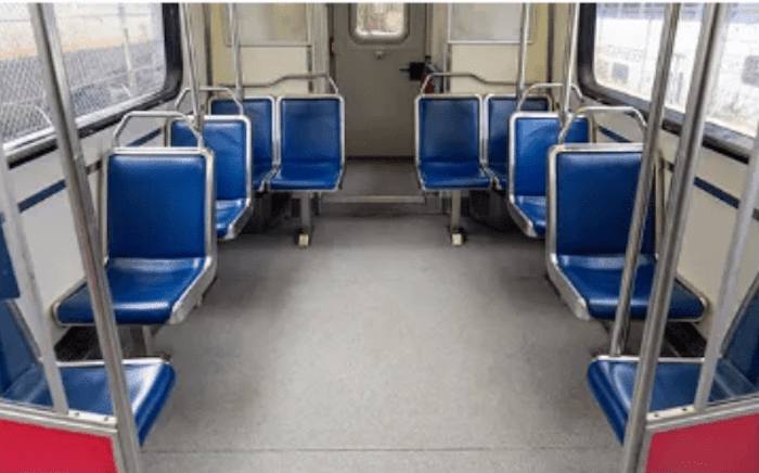  Forward/Backward Seating Layout / 