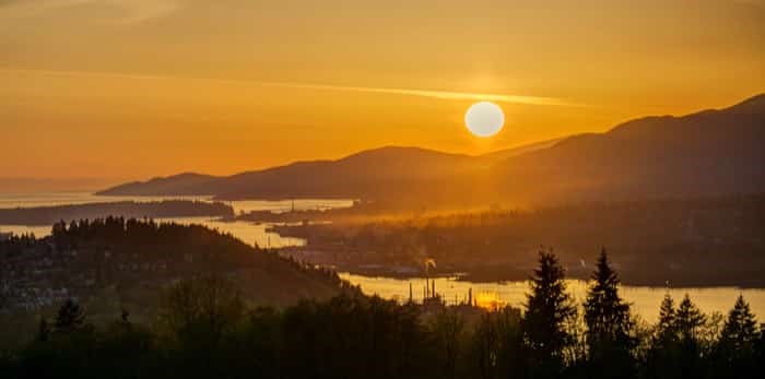  Sunset view from mountaintop, Burnaby Mountain, British Columbia, Canada / Shutterstock