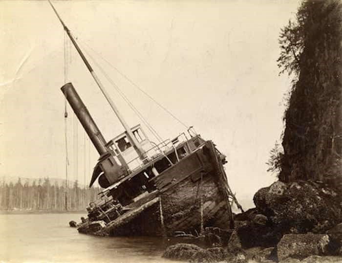  Photo: S.S. Beaver wrecked at entrance to 1st Narrows,Vancouver, B.C. / 