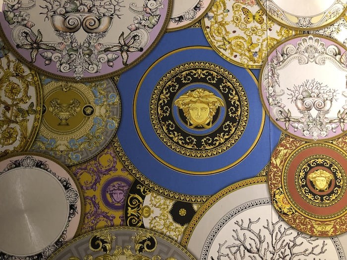  Opulent bathroom wallpaper (Lindsay William-Ross/鶹ýӳ)