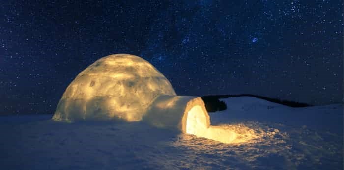  Wintry scene with snowy igloo and milky way in night sky / Shutterstock