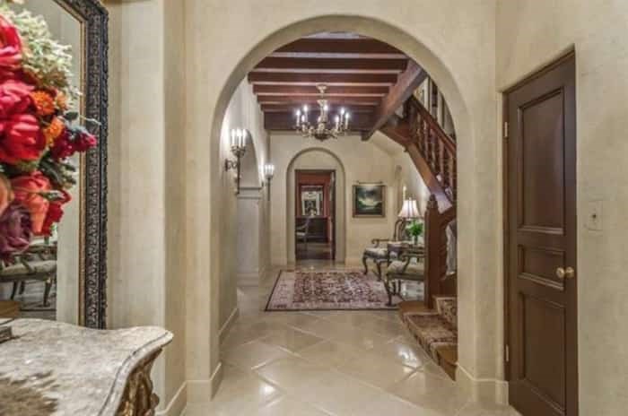  The tile on the foyer floor at Kew House gives it a Mediterranean feel. Listing agent: Harry Kramm