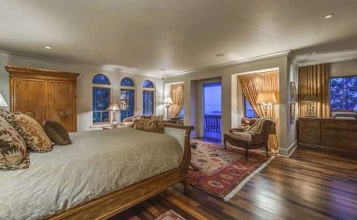  The huge master bedroom makes the most of those ocean vistas. Listing agent: Harry Kramm