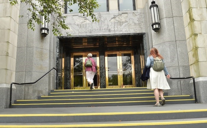  Vancouver's city hall. Photo Dan Toulgoet