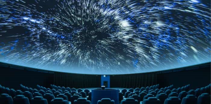  A spectacular full-dome digital projection at the planetarium / Shutterstock