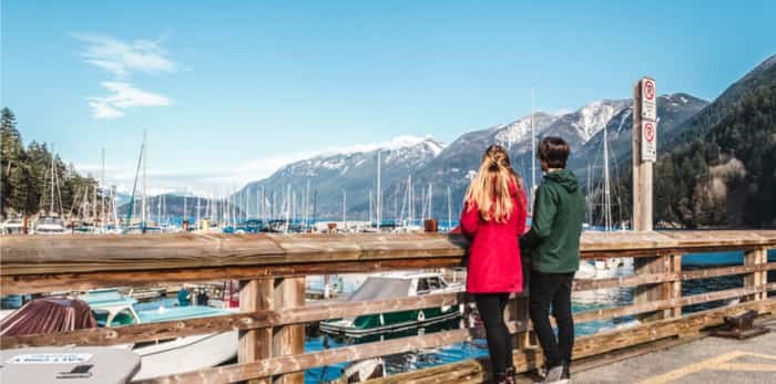  Photo: Couple at Whytecliff Park near Horseshoe Bay in West Vancouver, BC / Shutterstock