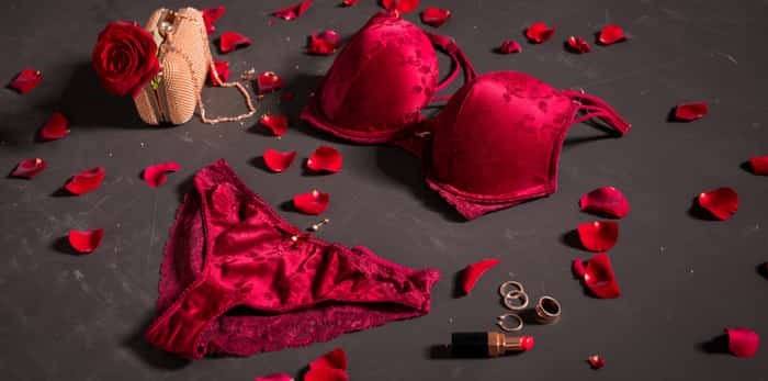  Photo: Sexy red women's lingerie / Shutterstock