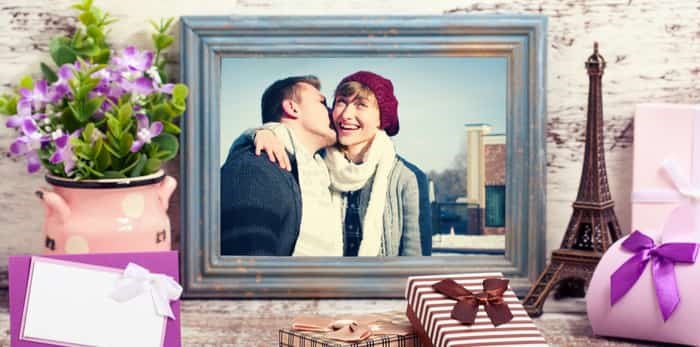  Wooden Frame with picture of young couple / shutterstock