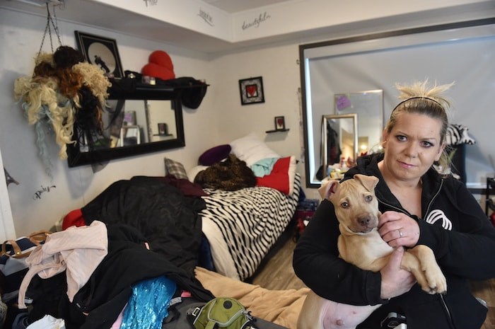  Kelli Lubbers and her dog, Bubba, in her room at Sarah Ross House. Photo by Dan Toulgoet/Vancouver Courier