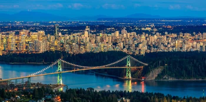  Vancouver Downtown from West Vancouver at twilight / Shutterstock