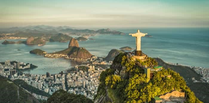  Aerial panorama of Christ and Sugar Loaf Mountain, Rio De Janeiro, Brazil / Shutterstock