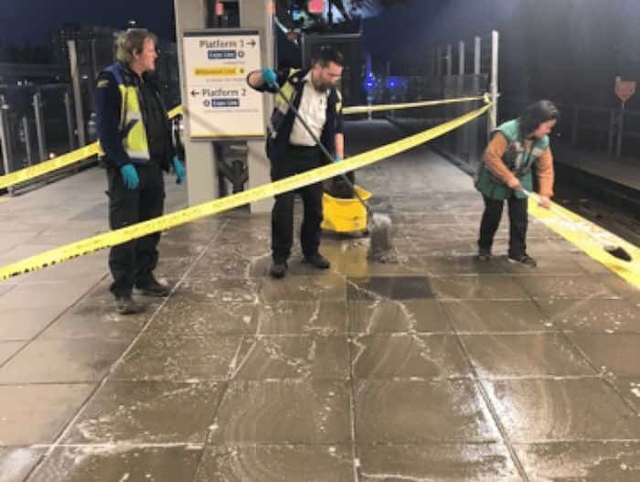  Staff work to clean up a large sesame oil spill. TRANSLINK PHOTO