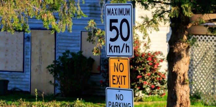  Speed limit sign/Shutterstock