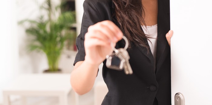  Female realtor/Shutterstock