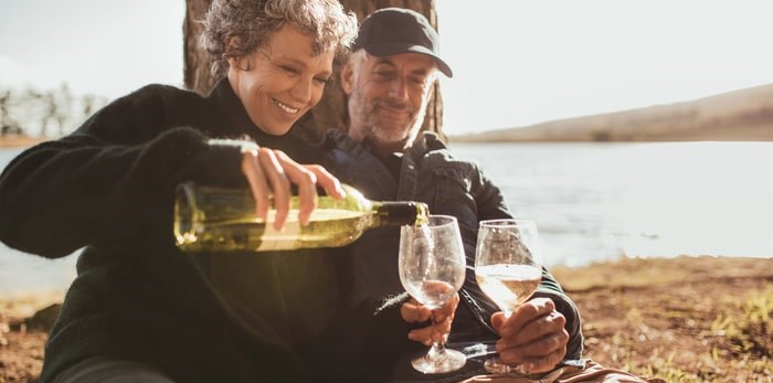  Couple drinking wine outdoors/Shutterstock