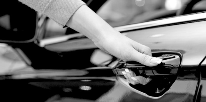  Car door handle/Shutterstock