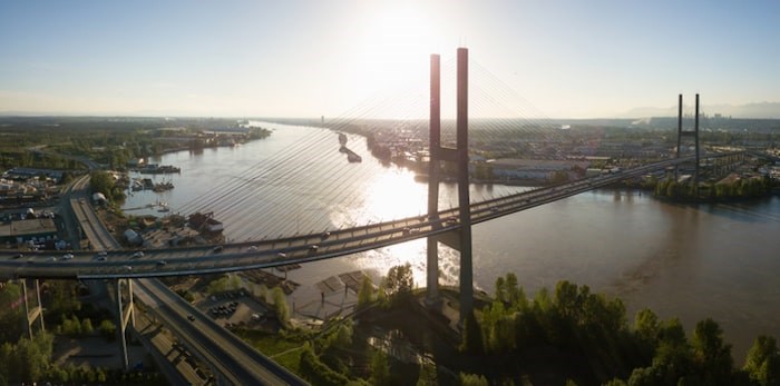  Alex Fraser Bridge/Shutterstock