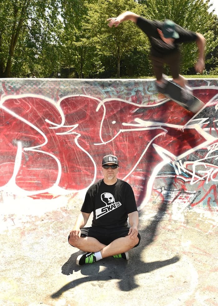  Peter Ducommun, aka P.D., achieves maximum zen as Scott Kiborn shreds the bowl behind him at China Creek skatepark. Photo by Dan Toulgoet/Vancouver Courier