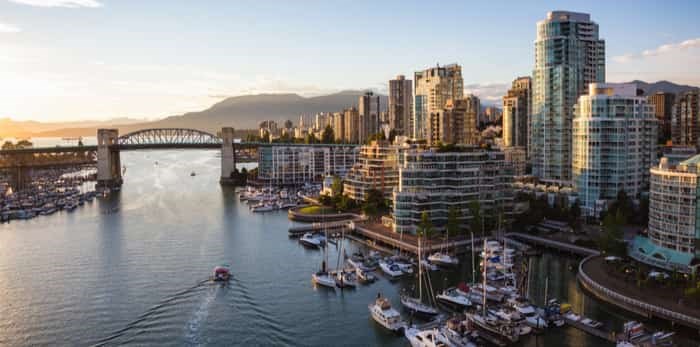  Photo: View of Downtown Vancouver and Burrard Bridge at False Creek during sunny sunset. / Shutterstock