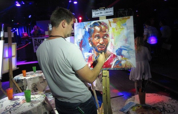  Vancouver Artist Dimitri Sirenko painting at an Art Battle event. Photo courtesy of Dimitri Sirenko