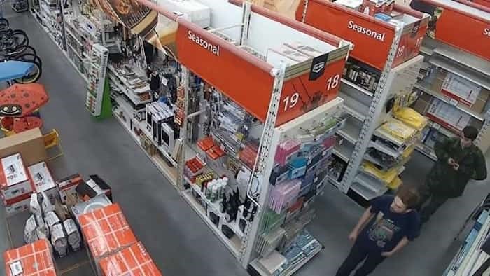  Kam McLeod (left) and Bryer Schmegelsky are seen in this still frame obtained from video captured from a store in Meadow Lake, Sask on July 21, 2019. Helicopters, a plane, heavily armed officers and police canine units descended on a northern Manitoba community following a tip that two B.C. homicide suspects were spotted in York Landing. Photo: The Canadian Press / Ho