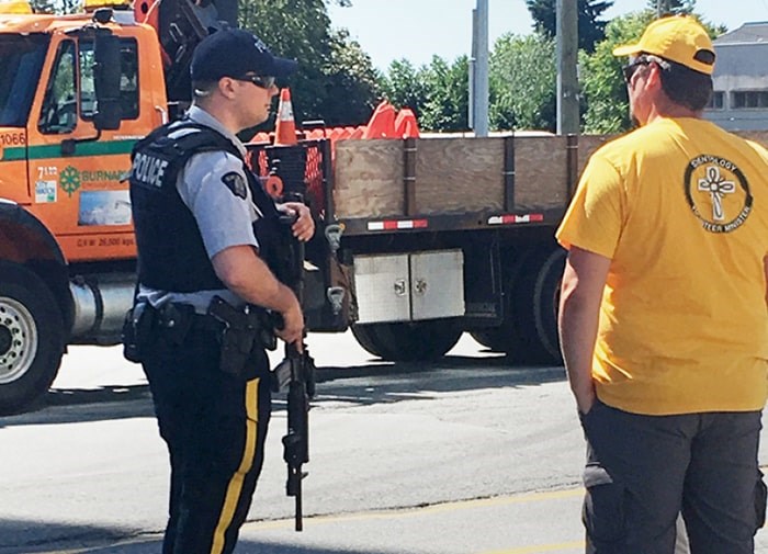  A photo taken at the Edmonds City Fair & Classic Car Show on July 21shows a Burnaby RCMP officer carrying a C8 patrol carbine.