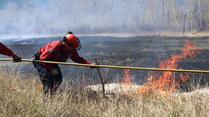  Crews do a controlled burn in the Chu Chua area in 2018. Photo Eric Thompson/Kamloops Matters