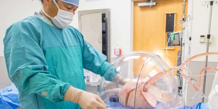  Dr. John Yee demonstrates the new Ex Vivo Lung Perfusion system at Vancouver General Hospital. Photo courtesy Provincial Health Services Authority