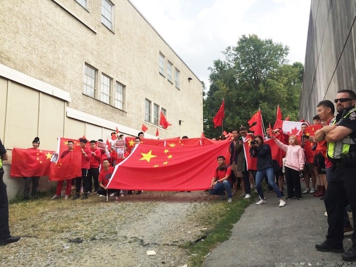  Pro-China supporters rally in Vancouver on Sat. Aug. 17, 2019. Photo by Nono Shen/Richmond News