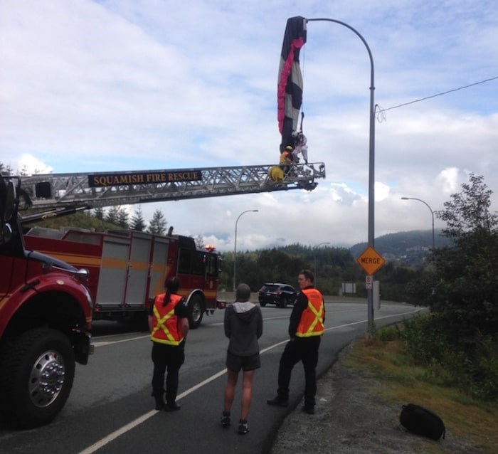  A paraglider is seen being rescued from a lamppost over a lane of Highway 99 in Squamish on Tues. Sept 10, 2019. Photo submitted/via The Squamish Chief