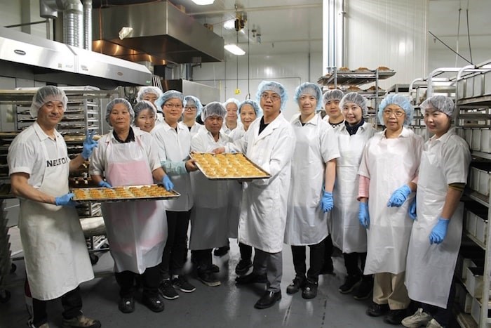  Mickey Zhao (centre right), and the Saint Germain Bakery team preparing the last batch of traditional mooncakes before the Mid-Autumn Festival. Photo by Valerie Leung/Richmond News