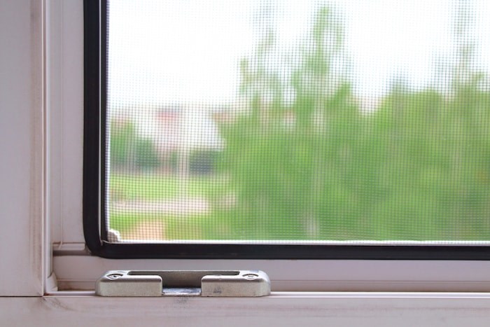  Window with screen/Shutterstock