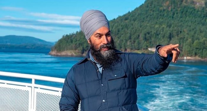  NDP Leader Jagmeet Singh takes in the sights after a media availability as he takes a ferry from Victoria to a campaign event in Vancouver on Saturday, Sept. 28, 2019. THE CANADIAN PRESS/Andrew Vaughan