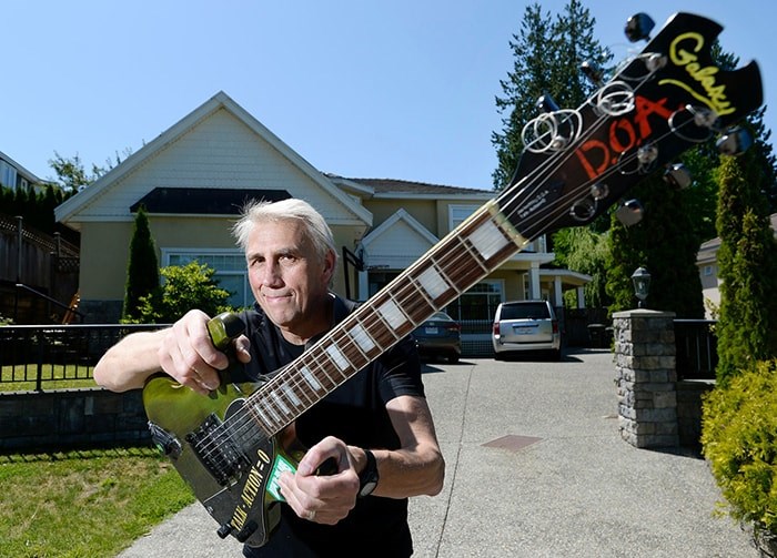  A sticker on Joe Keithley's guitar displays D.O.A.'s slogan: 