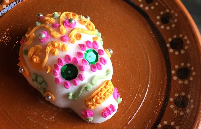  Learn how to decorate a sugar skull. 