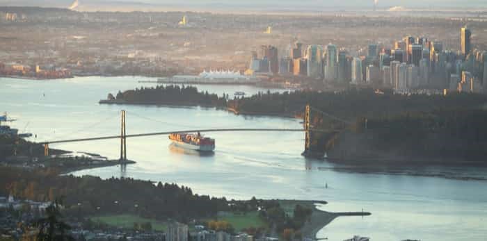  Photo: A high angle view of downtown Vancouver, the Lions Gate Bridge as the sun comes up / Shutterstock