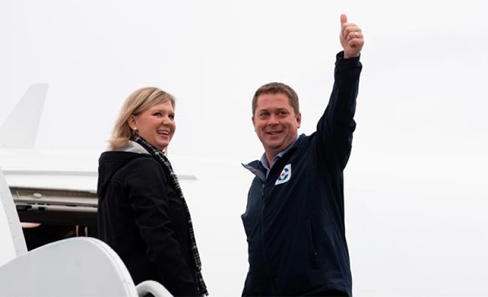  Conservative leader Andrew Scheer gives the thumbs up as he and his wife Jill board the campaign plane in Ottawa, Monday October 14, 2019. THE CANADIAN PRESS/Adrian Wyld