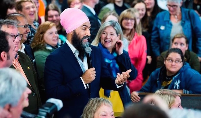  NDP leader Jagmeet Singh, left, and provincial NDP leader Andrea Horwath, right, speak to supporters at the Blue Star diner during a campaign stop in Welland Ont., on Thursday, October 17, 2019. THE CANADIAN PRESS/Nathan Denette