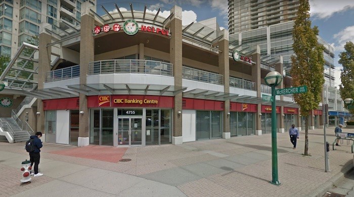  A man has been arrested for allegedly robbing the CIBC bank branch in the 4700 block of Kingsway in Burnaby. Photo: Google Street View