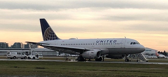  A Denver-bound flight from Vancouver International Airport was forced to abort Friday after what United Airlines says was a possible bird strike. Photo: Allan Lee - Twitter @allalee