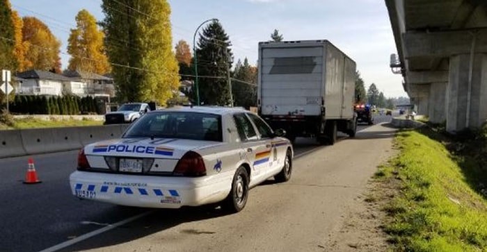  Burnaby RCMP stop a commercial vehicle on Lougheed Highway, just east of Holdom. Photo: Burnaby RCMP