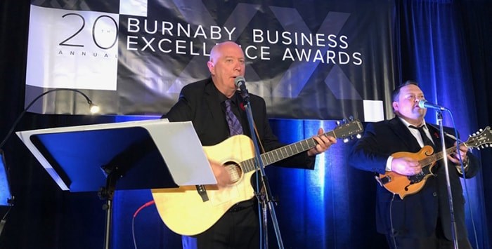  Burnaby Mayor Mike Hurley singing about Burnabarians Thursday night at the annual Burnaby Board of Trade business awards. Chris Campbell photo