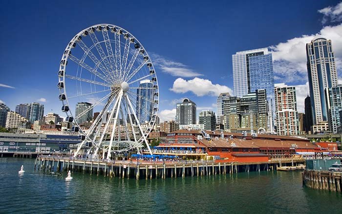  The Seattle Great Wheel is located at Pier 57, part of the city's popular waterfront area. Photo Seattle Great Wheel