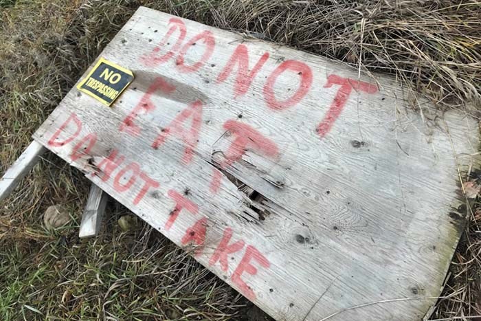  The sign reminding people that compost vegetables aren't for eating. Photo: Eric Thompson