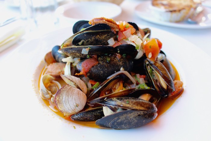  Steamed Mussels at Bacchus Bistro at Chaberton Estate Winery. Photo by Lindsay William-Ross/鶹ýӳ