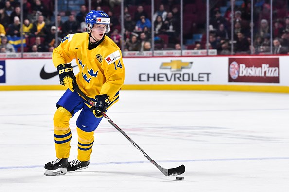 Elias Pettersson skates for Sweden