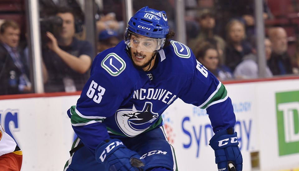 Jalen Chatfield tracks down the puck for the 鶹ýӳCanucks.