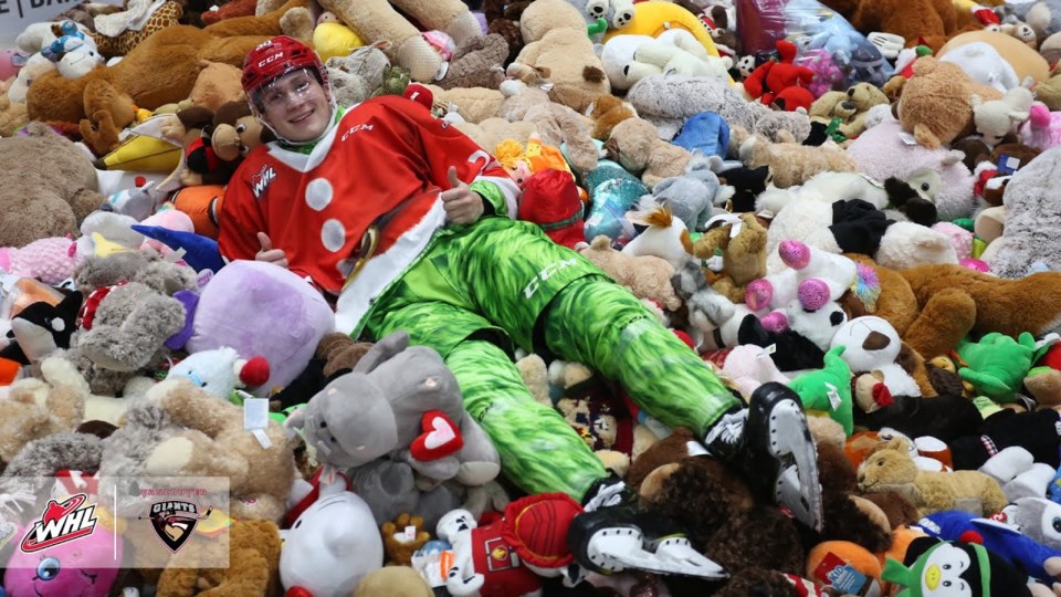 michal-kvasnica-giants-teddy-bear-toss