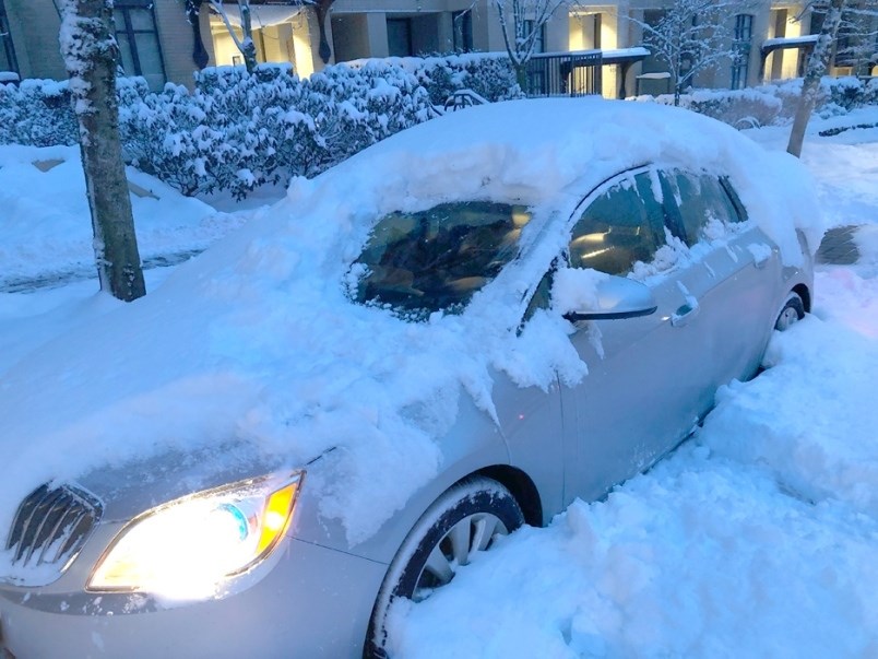 driving-with-only-a-small-portion-of-your-windshield-defrosted-or-scrapedis-dangerous-and-against-th